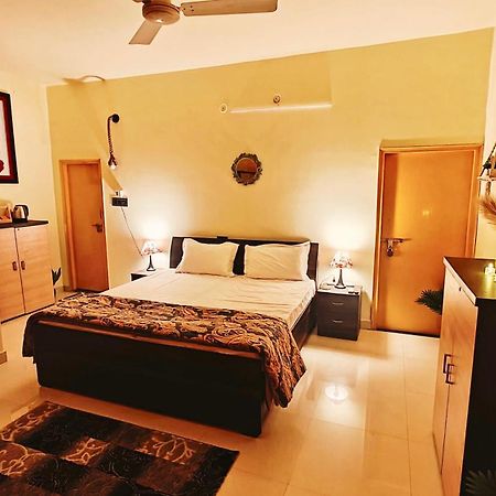 The Yellow House - Couple'S Getaway In Gomti Nagar- 1 Bhk Lucknow Dış mekan fotoğraf