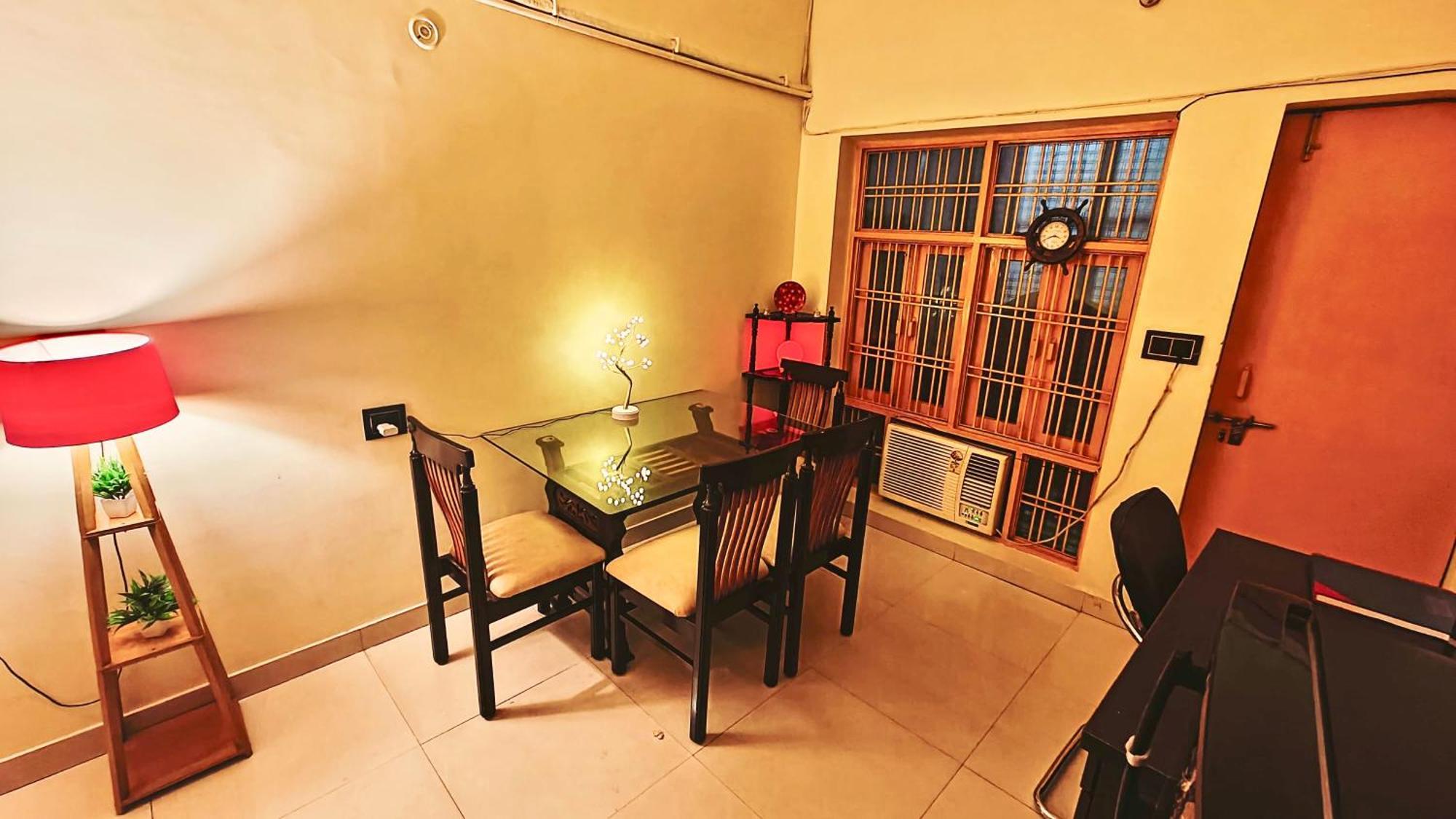 The Yellow House - Couple'S Getaway In Gomti Nagar- 1 Bhk Lucknow Dış mekan fotoğraf