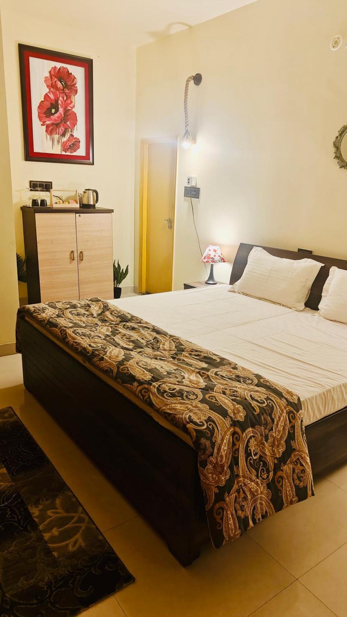The Yellow House - Couple'S Getaway In Gomti Nagar- 1 Bhk Lucknow Dış mekan fotoğraf