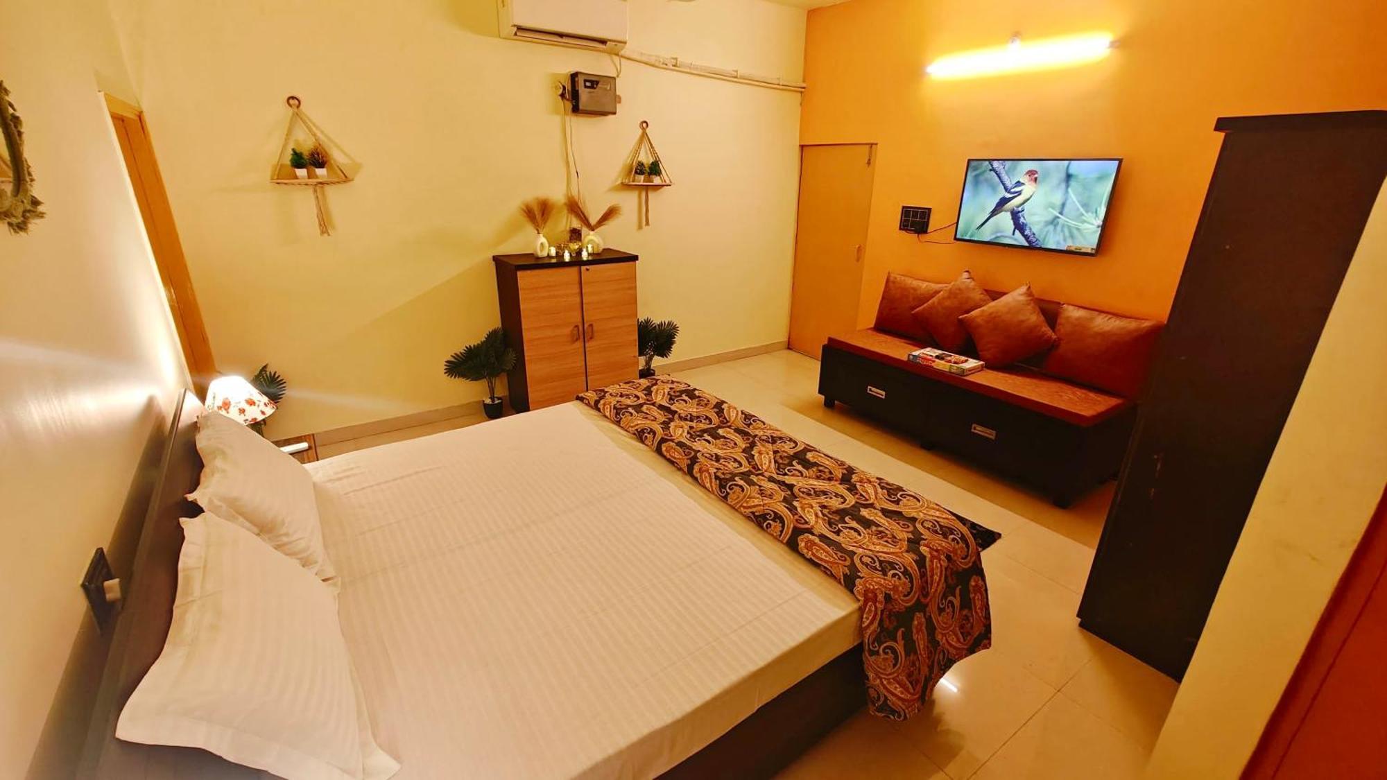 The Yellow House - Couple'S Getaway In Gomti Nagar- 1 Bhk Lucknow Dış mekan fotoğraf