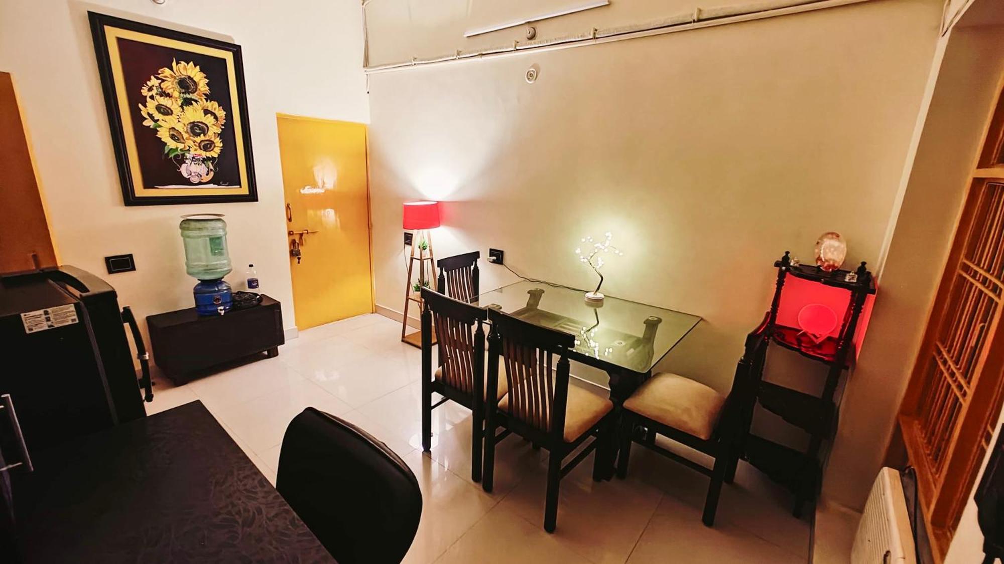 The Yellow House - Couple'S Getaway In Gomti Nagar- 1 Bhk Lucknow Dış mekan fotoğraf