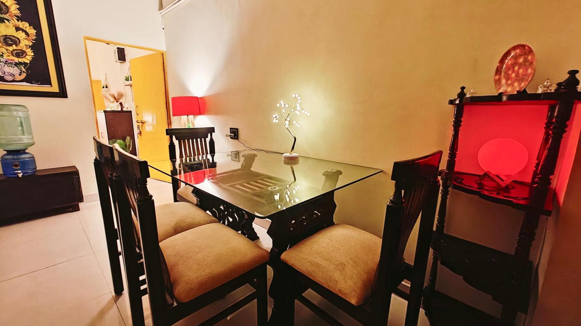 The Yellow House - Couple'S Getaway In Gomti Nagar- 1 Bhk Lucknow Dış mekan fotoğraf